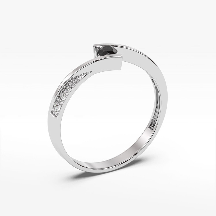 Pierścionek z czarnym diamentem