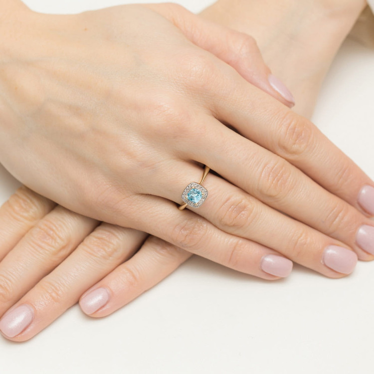 Pierścionek ze złota z topazem i diamentami