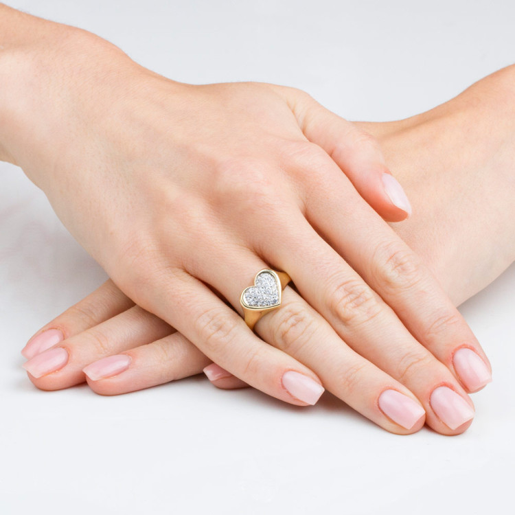 Pierścionek ze złota serce z cyrkoniami