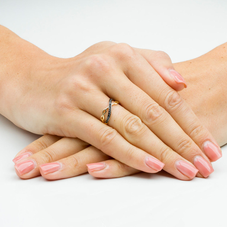 Pierścionek ze złota z czarnymi cyrkoniami