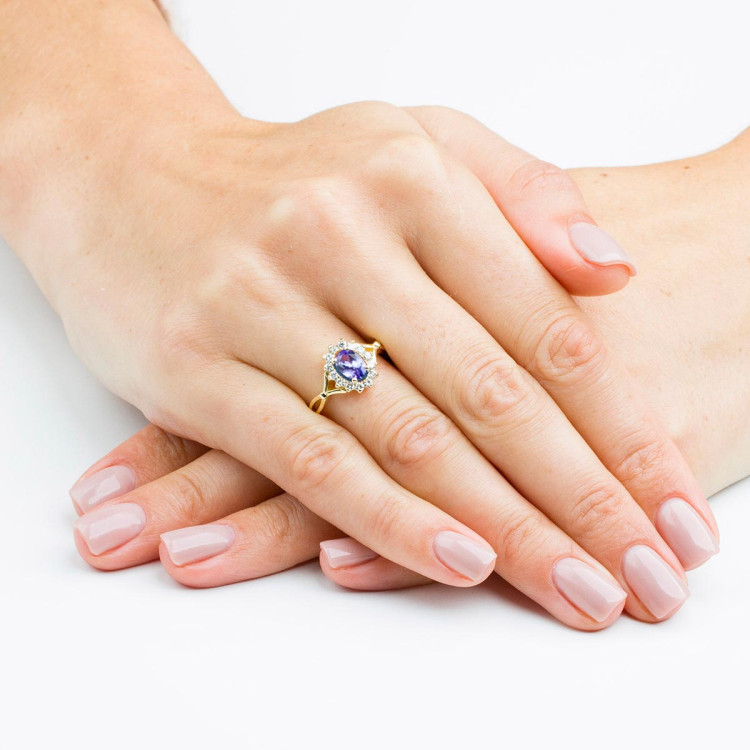 Pierścionek z tanzanitem i diamentami