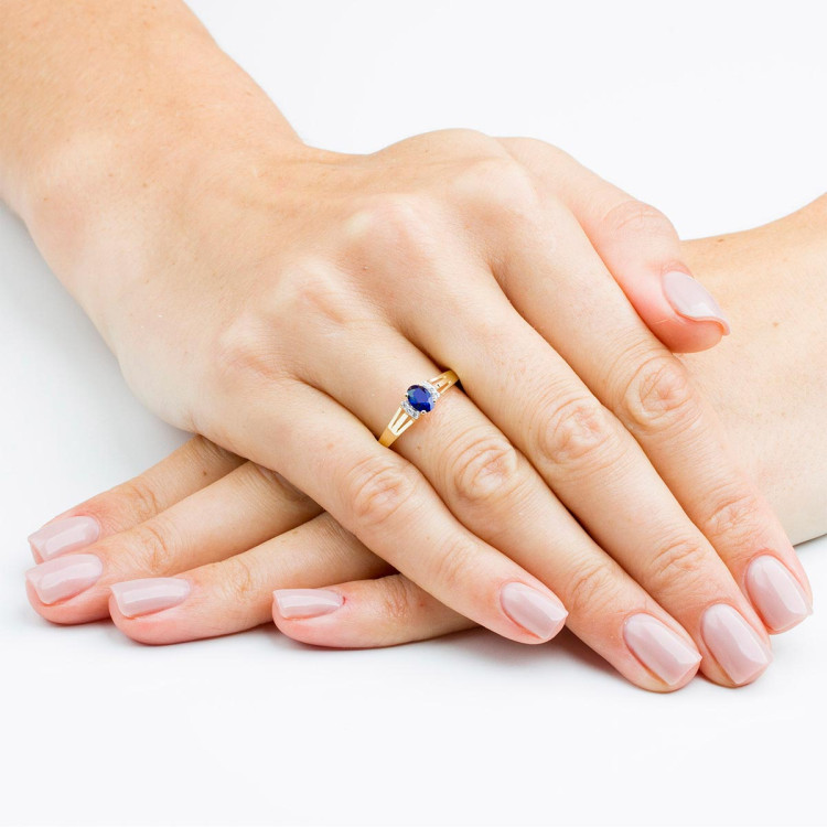 Pierścionek ze złota z szafirem i diamentami