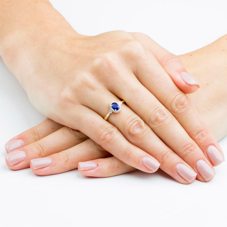 Pierścionek ze złota z szafirem i diamentami