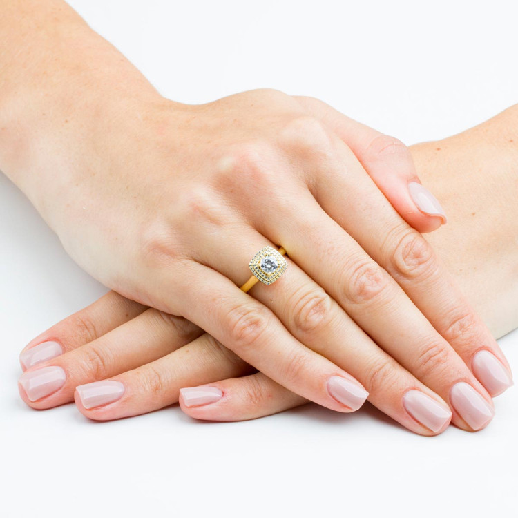 Pierścionek ze złota z diamentami