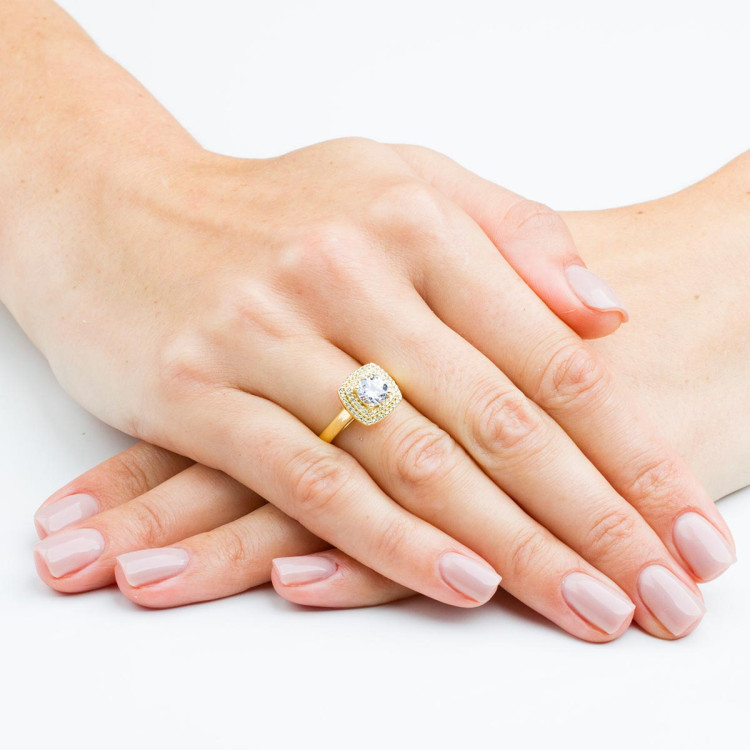 Pierścionek zaręczynowy z diamentami