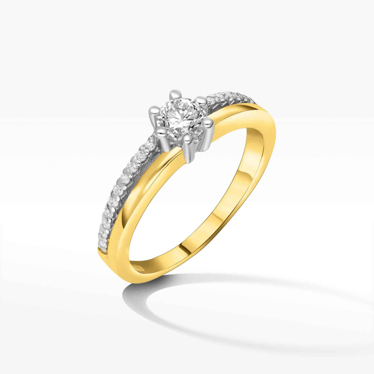 Pierścionek ze złota z diamentami