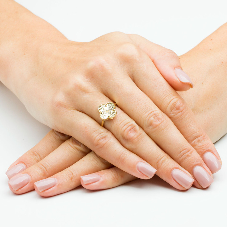 Pierścionek ze złota kwiat