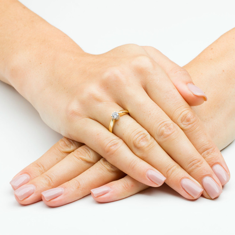 Pierścionek ze złota z cyrkonią