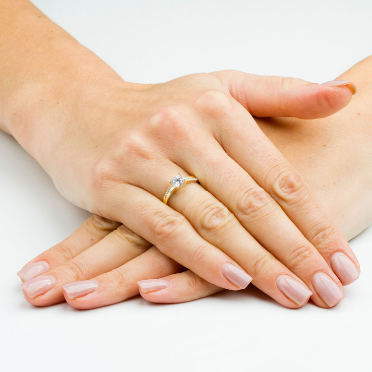 Pierścionek ze złota z cyrkoniami