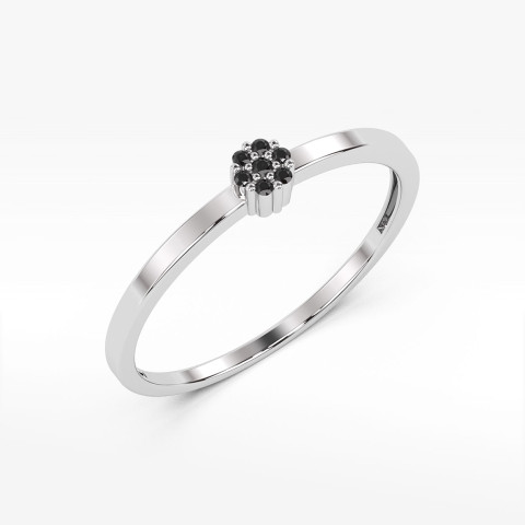 Pierścionek z czarnymi diamentami