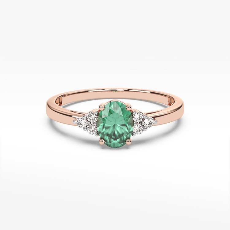 Pierścionek ze szmaragdem i diamentami