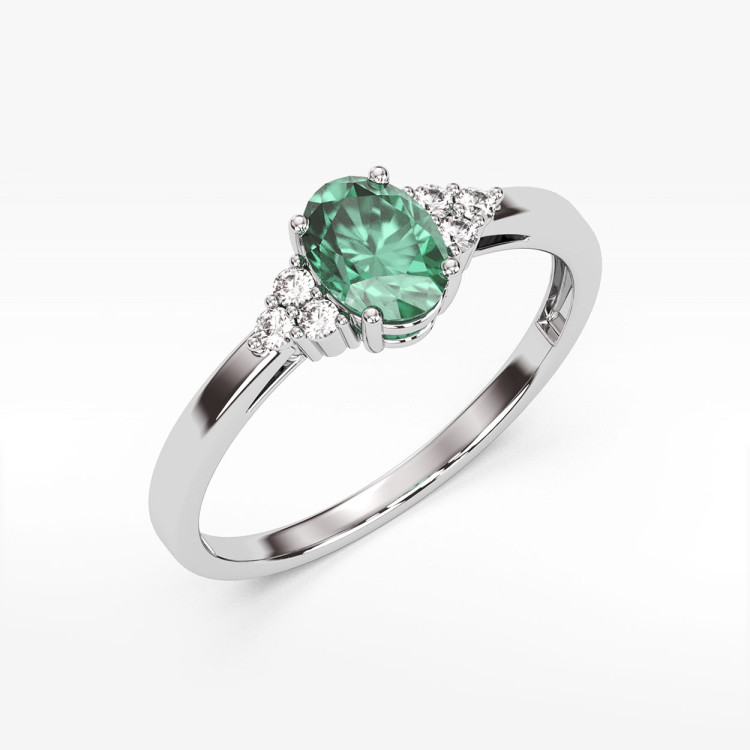 Pierścionek ze szmaragdem i diamentami