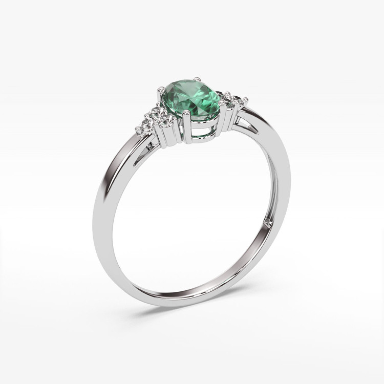 Pierścionek ze szmaragdem i diamentami