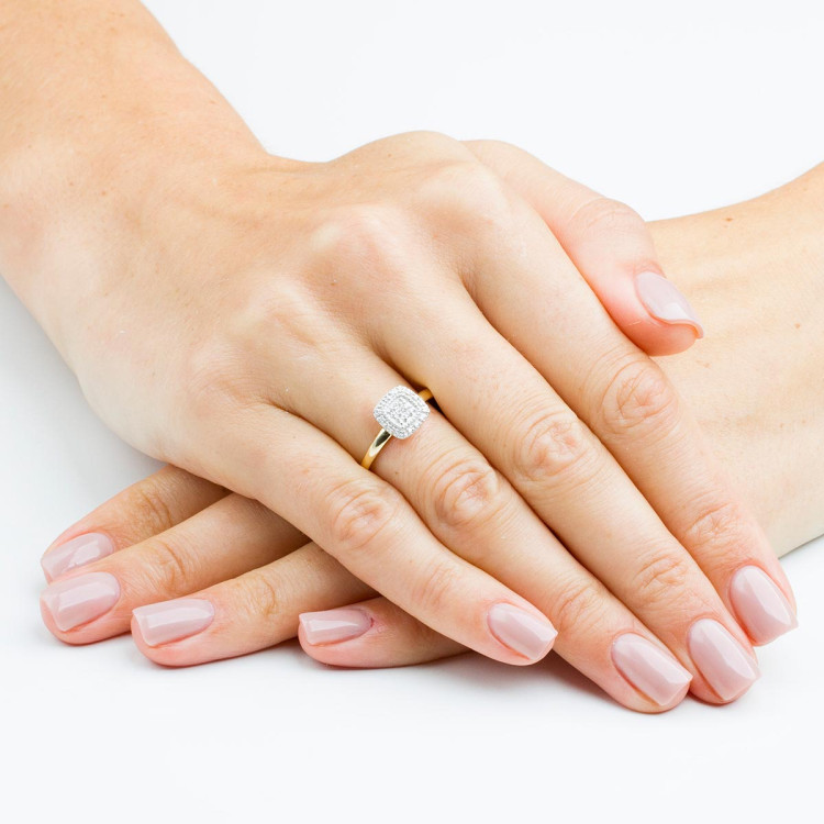 Pierścionek z diamentami