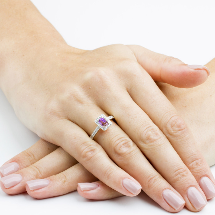 Złoty pierścionek z ametystem i diamentami