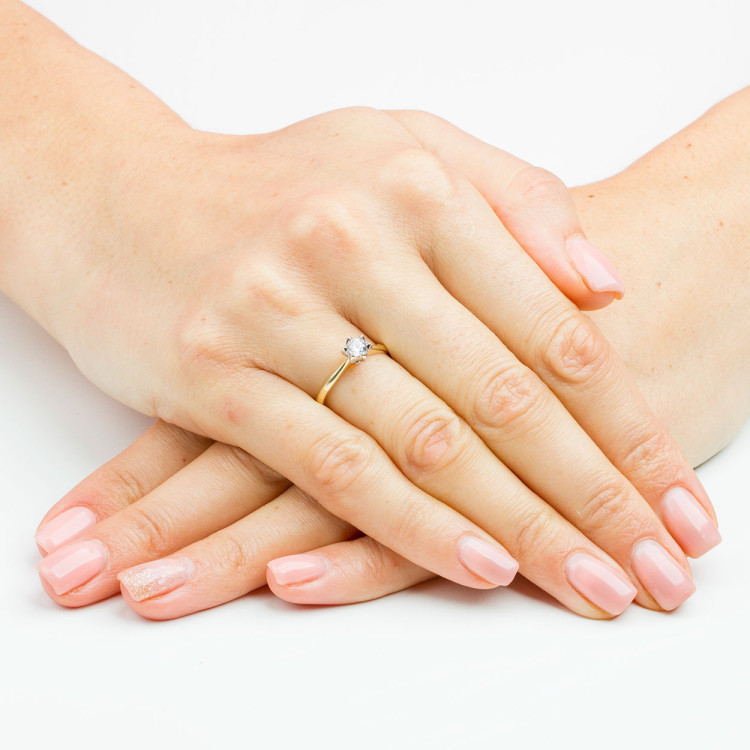 Pierścionek ze złota z cyrkonią