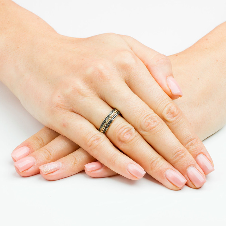 Pierścionek ze złota z czarnymi cyrkoniami