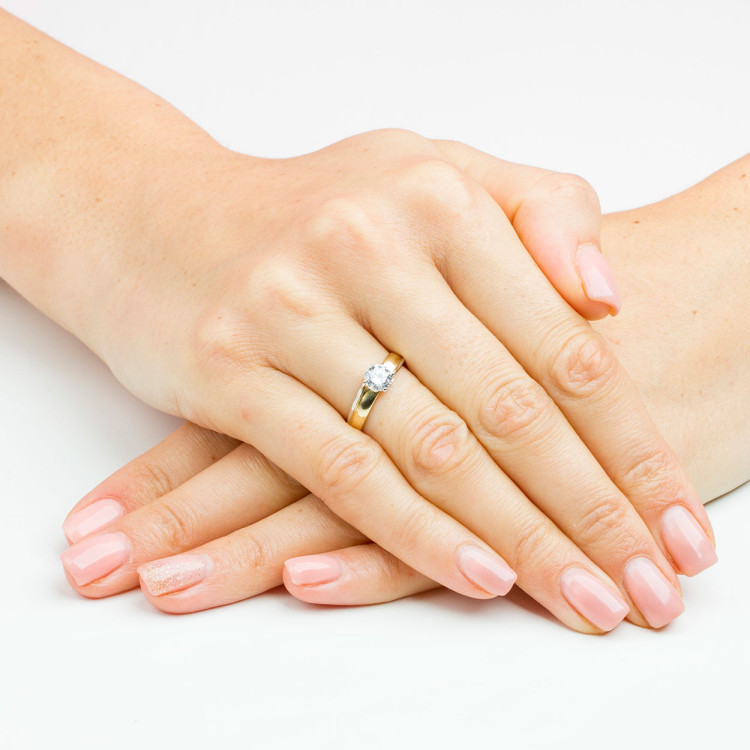 Pierścionek ze złota z cyrkonią