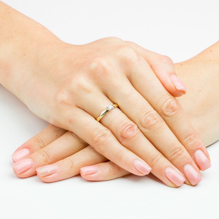 Pierścionek ze złota z cyrkonią