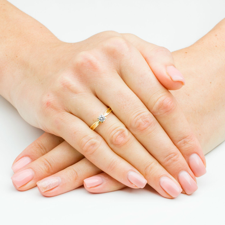 Pierścionek ze złota z cyrkonią