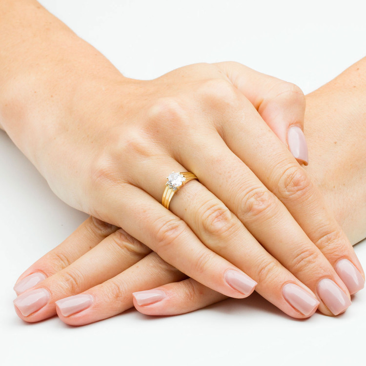 Pierścionek ze złota z cyrkoniami