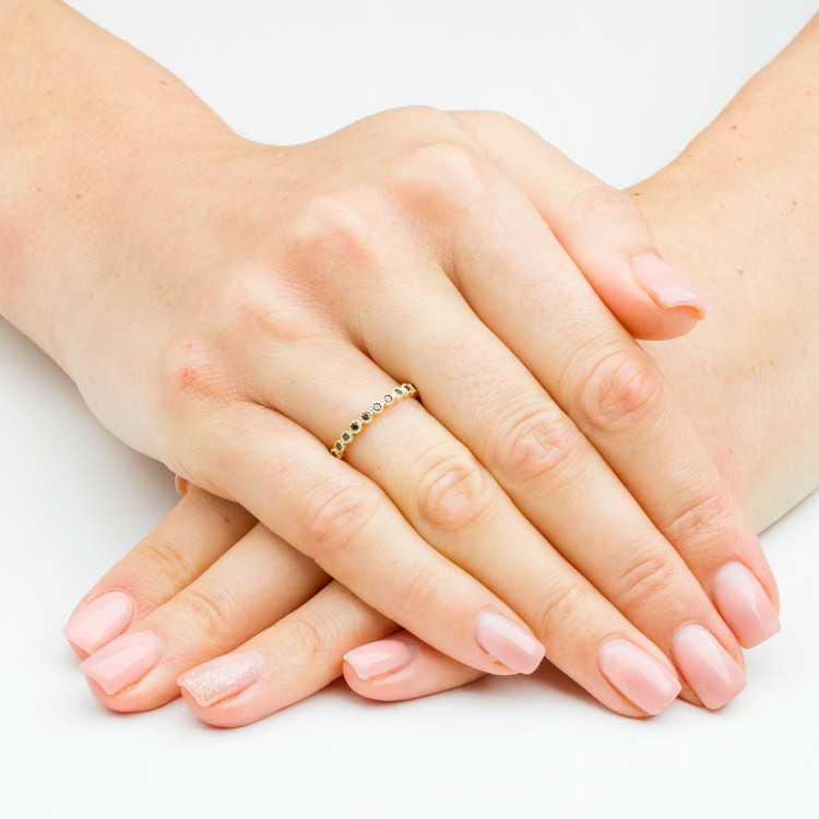 Pierścionek ze złota z czarnymi cyrkoniami