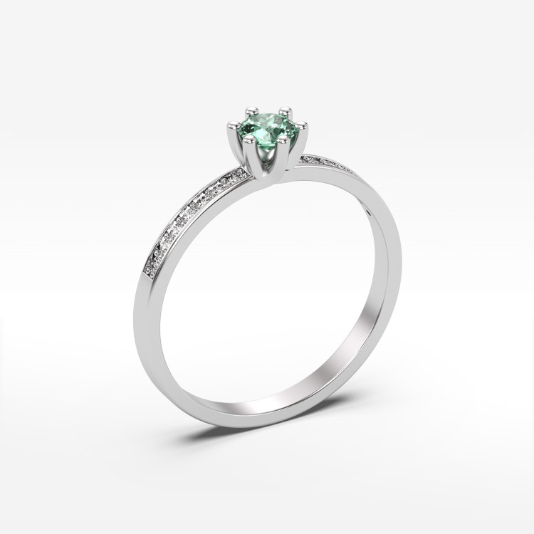 Pierścionek z szmaragdem i diamentami