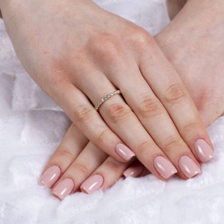 Złoty pierścionek z cyrkoniami