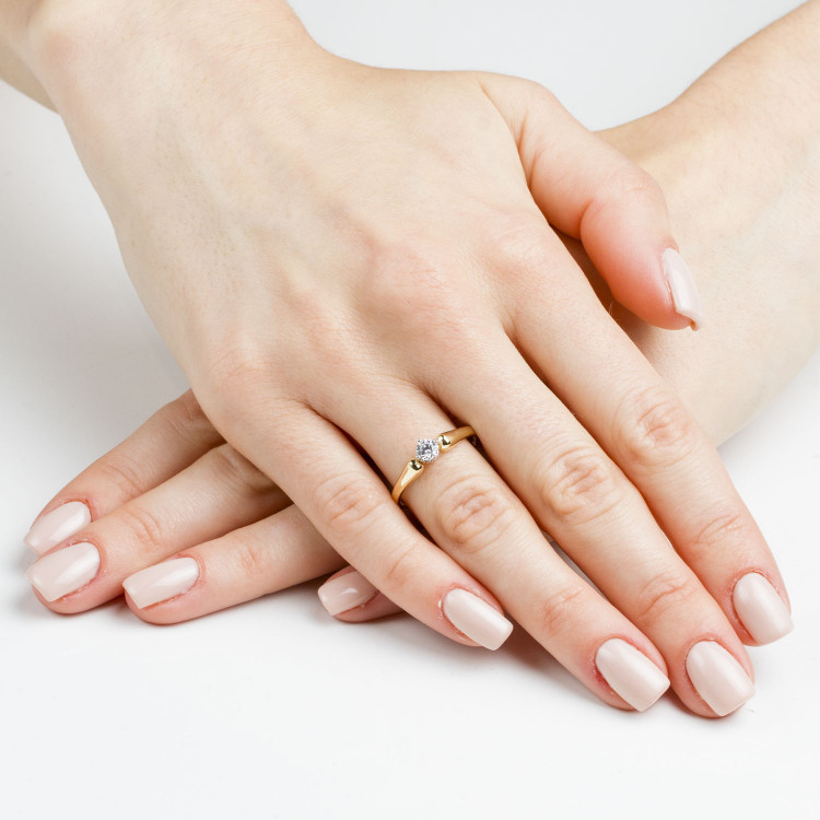 Pierścionek ze złota z cyrkonią