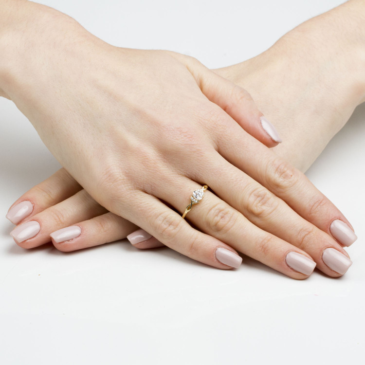 Pierścionek ze złota z cyrkoniami