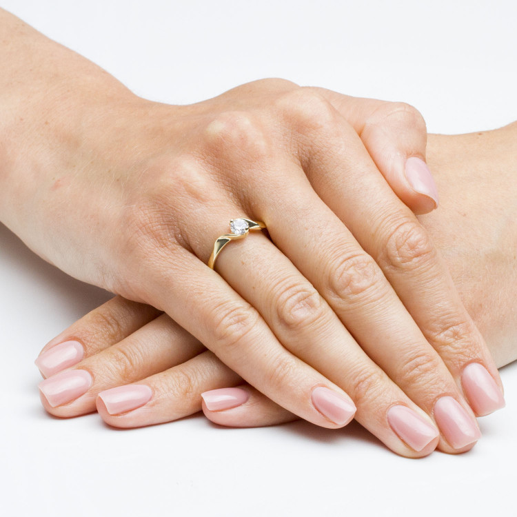 Pierścionek ze złota z cyrkonią