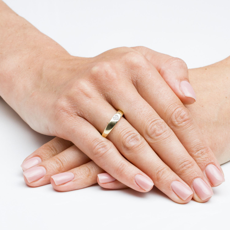 Pierścionek ze złota serce z cyrkoniami