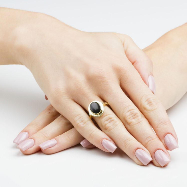 Pierścionek ze złota z onyksem