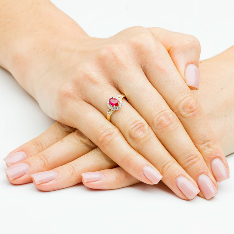 Pierścionek ze złota z różową i białymi cyrkoniami