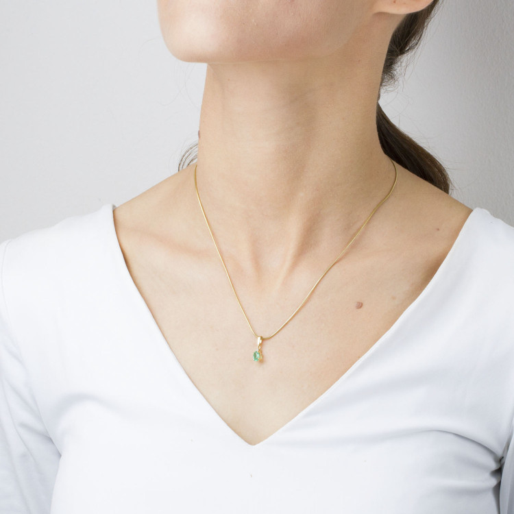 Zawieszka ze złota z szmaragdem i diamentem