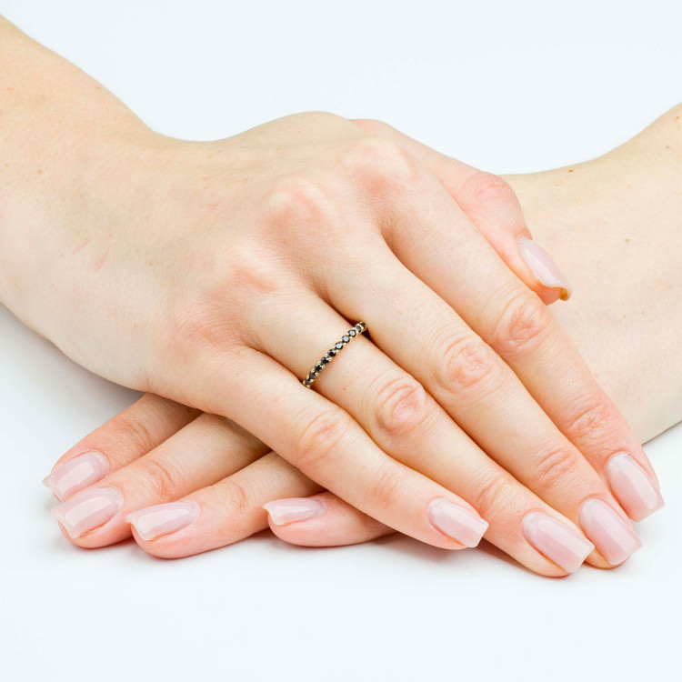 Delikatny pierścionek z cyrkoniami