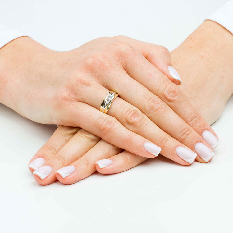 Pierścionek ze złota z cyrkonią