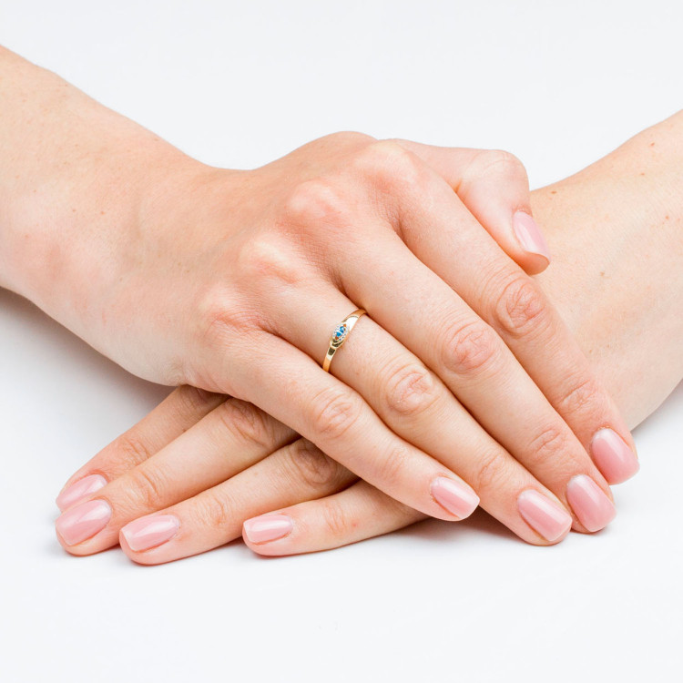 Pierścionek ze złota z niebieską cyrkonią