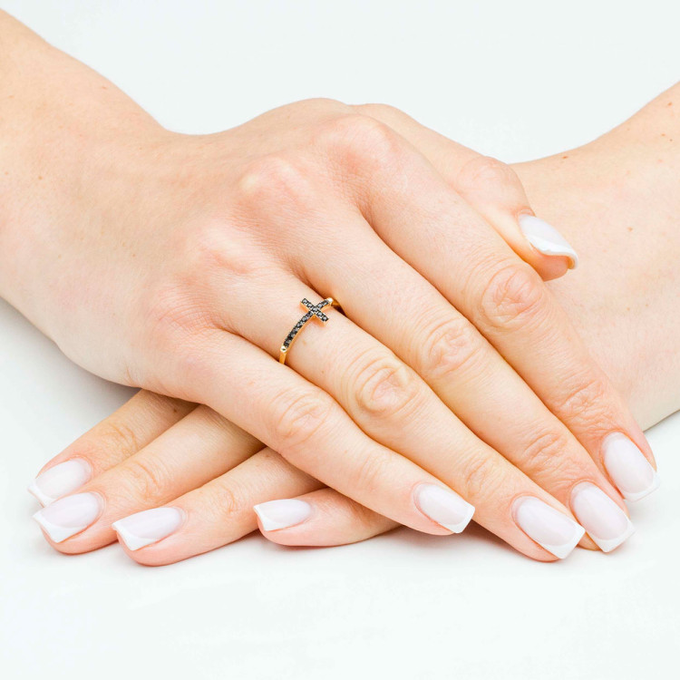 Pierścionek ze złota z czarnymi cyrkoniami