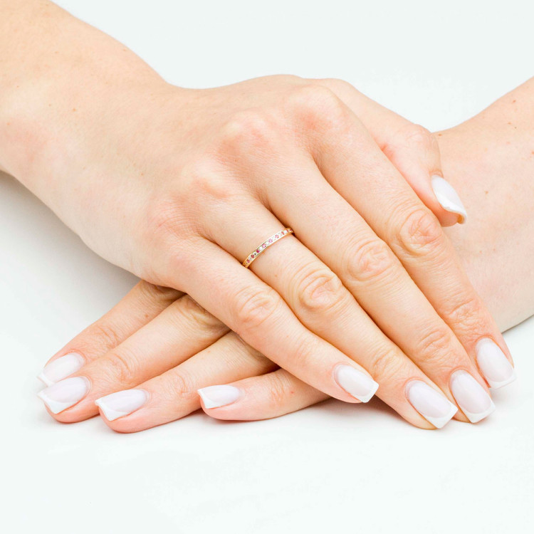 Pierścionek ze złota z białymi i różowymi cyrkoniami