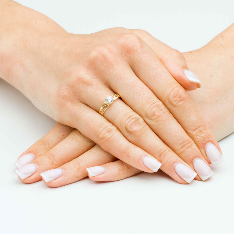 Pierścionek ze złota z cyrkonią i wzorem greckim