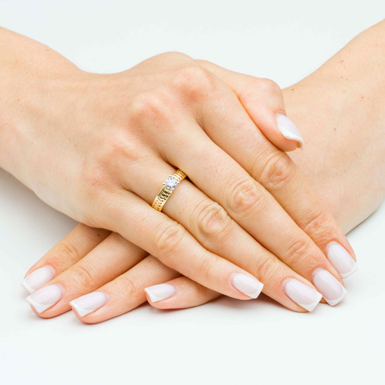 Pierścionek ze złota z cyrkonią