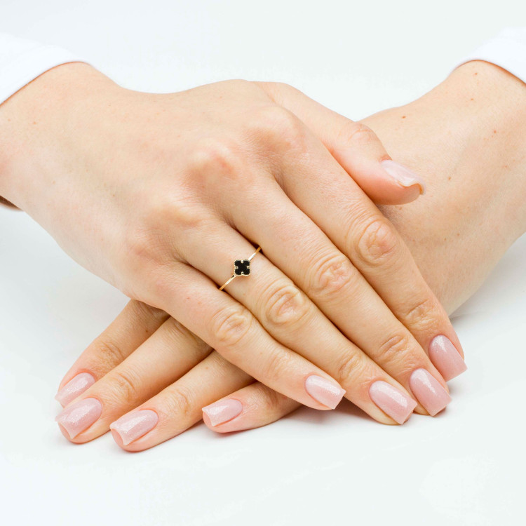 Pierścionek ze złota z onyksem