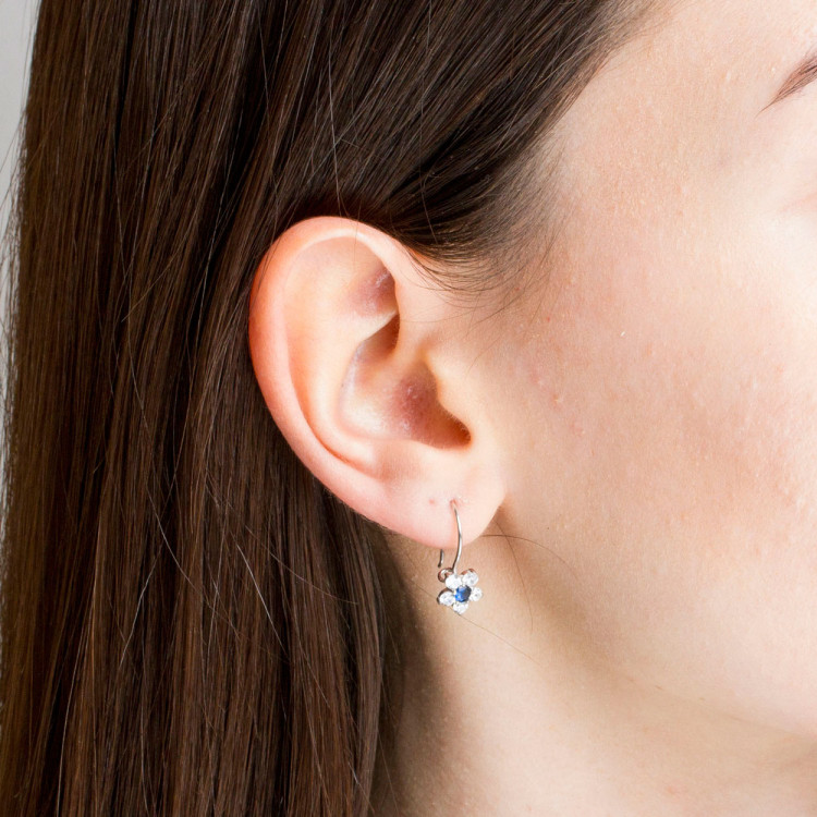 Kolczyki z białego złota z niebieską i białymi cyrkoniami