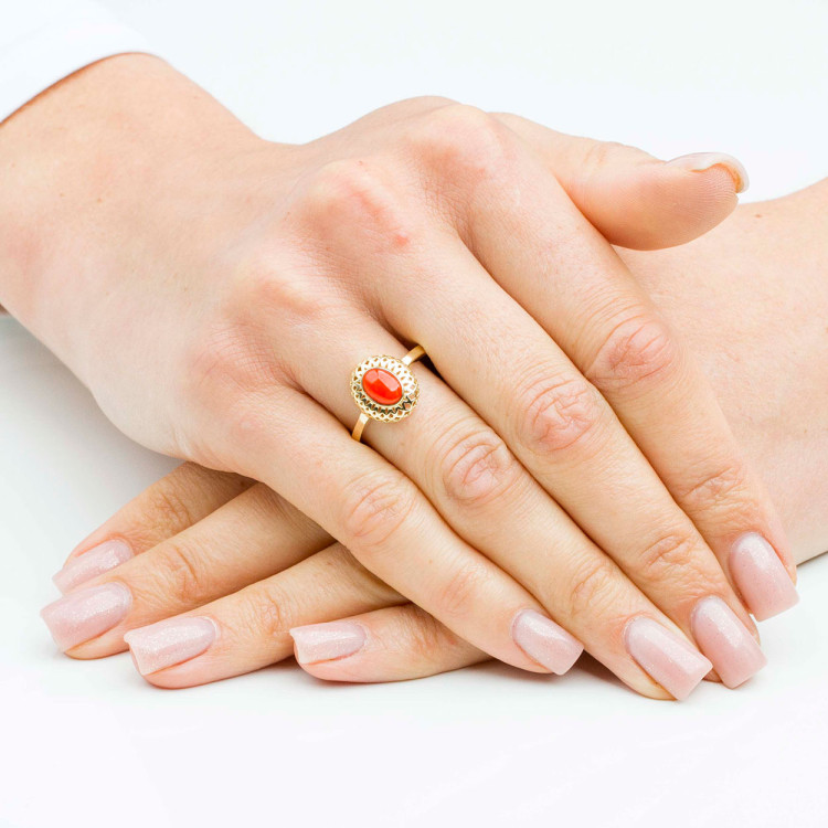 Pierścionek ze złota z koralem