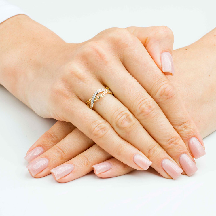 Pierścionek ze złota z białymi cyrkoniami i wzorem greckim