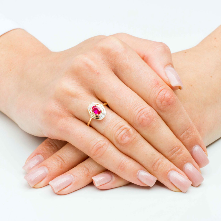 Pierścionek ze złota z różową i białymi cyrkoniami