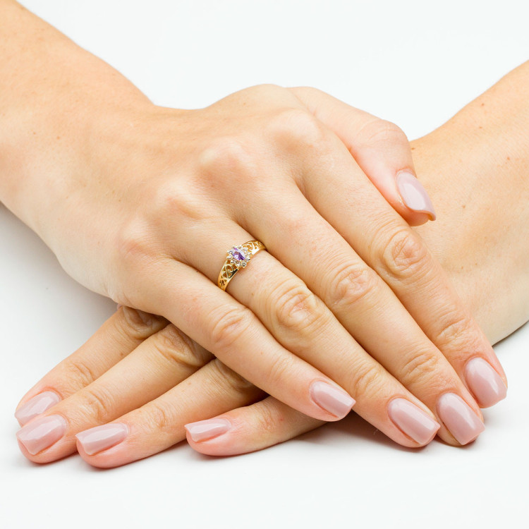 Pierścionek ze złota z różową cyrkonią