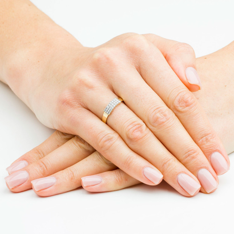 Pierścionek ze złota z białymi cyrkoniami