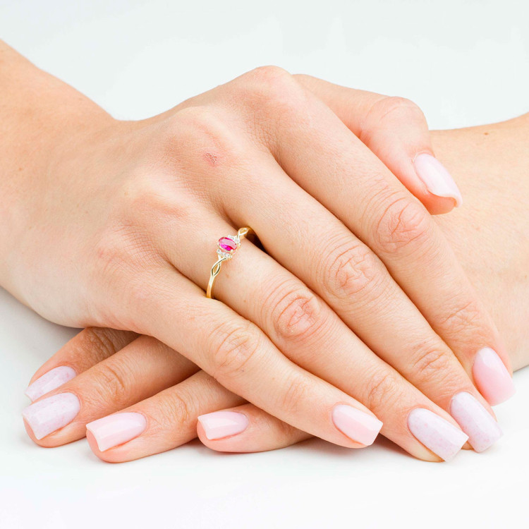 Pierścionek ze złota z różową i białymi cyrkoniami